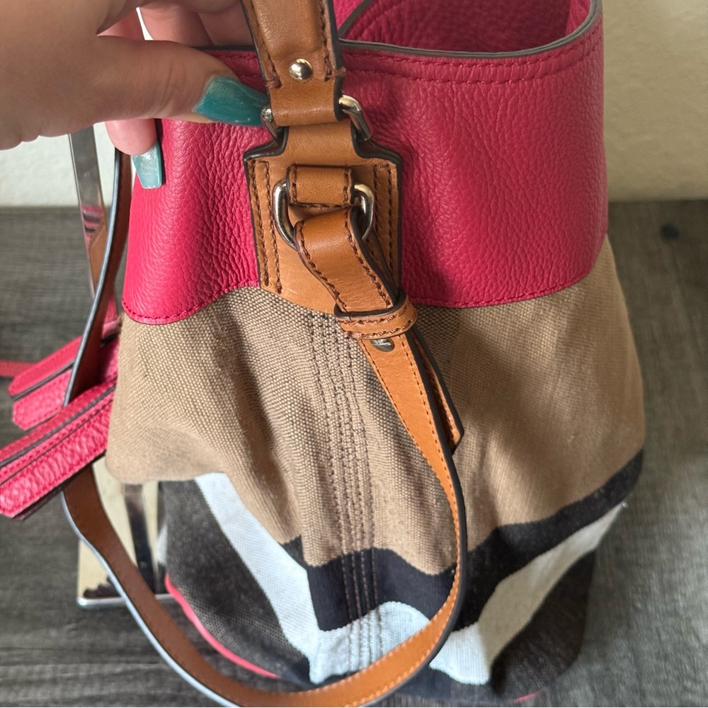 💎Burberry Chevron Canvas Ashby Tassle Bucket Hobo Bag 💎 - Picture 4 of 16